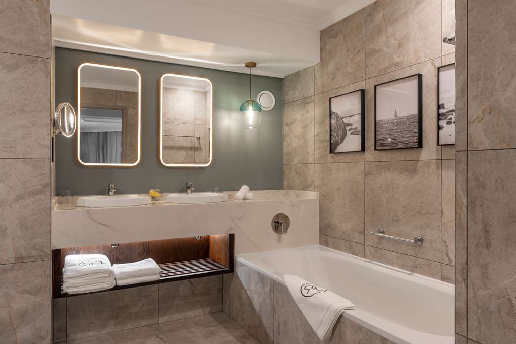 Фото Radisson Collection Hotel, Waterfront Cape Town