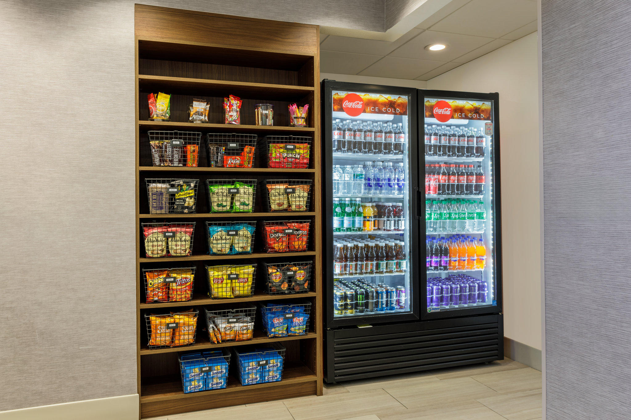 Фото Holiday Inn Express Tampa N I-75 - University Area, an Ihg Hotel