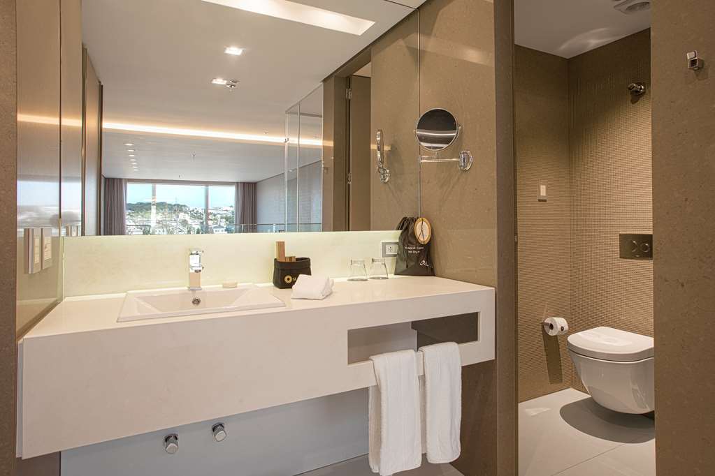 Фото Suryaa Hotel Pinhais, Curio Collection by Hilton