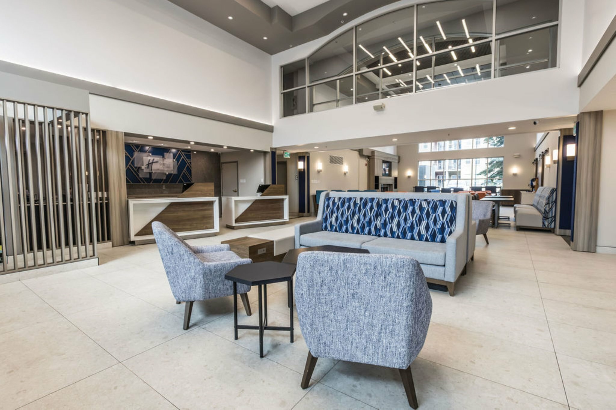 Фото Holiday Inn Express Hotel & Suites Calgary S-Macleod Trail S, an Ihg Hotel