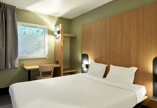 Гостиница B&b Hôtel Evry-lisses в Корбей-Эсоне