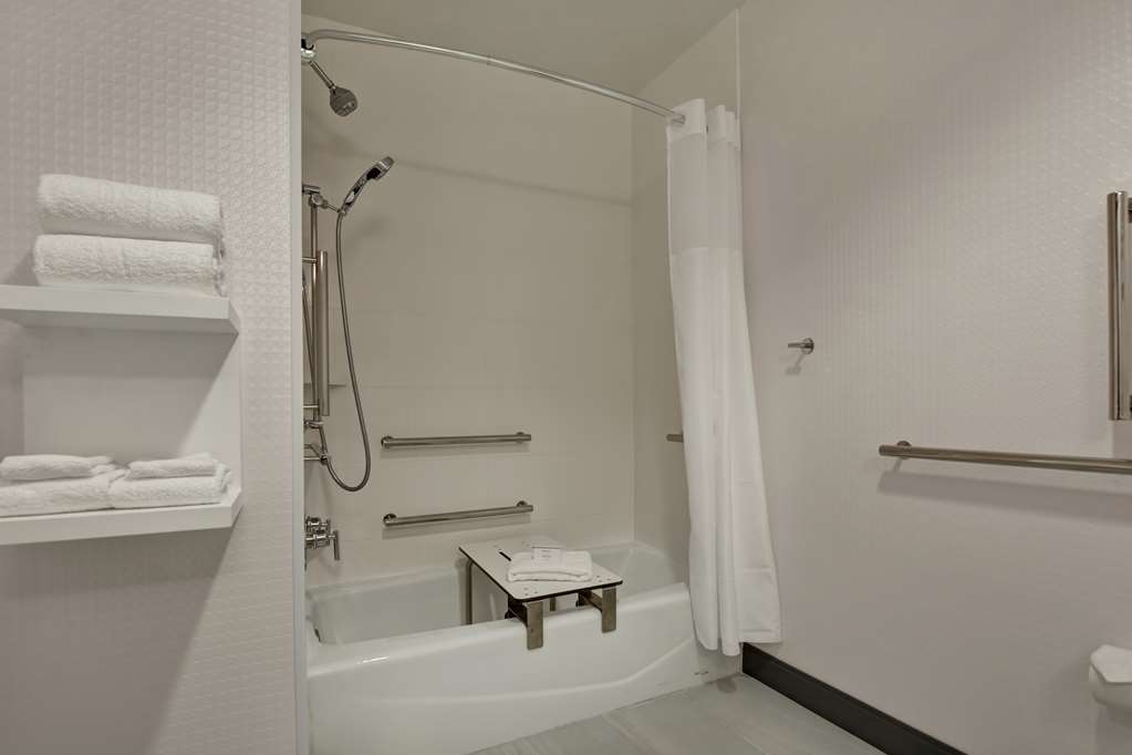 Фото Hampton Inn & Suites Newark-Harrison-Riverwalk