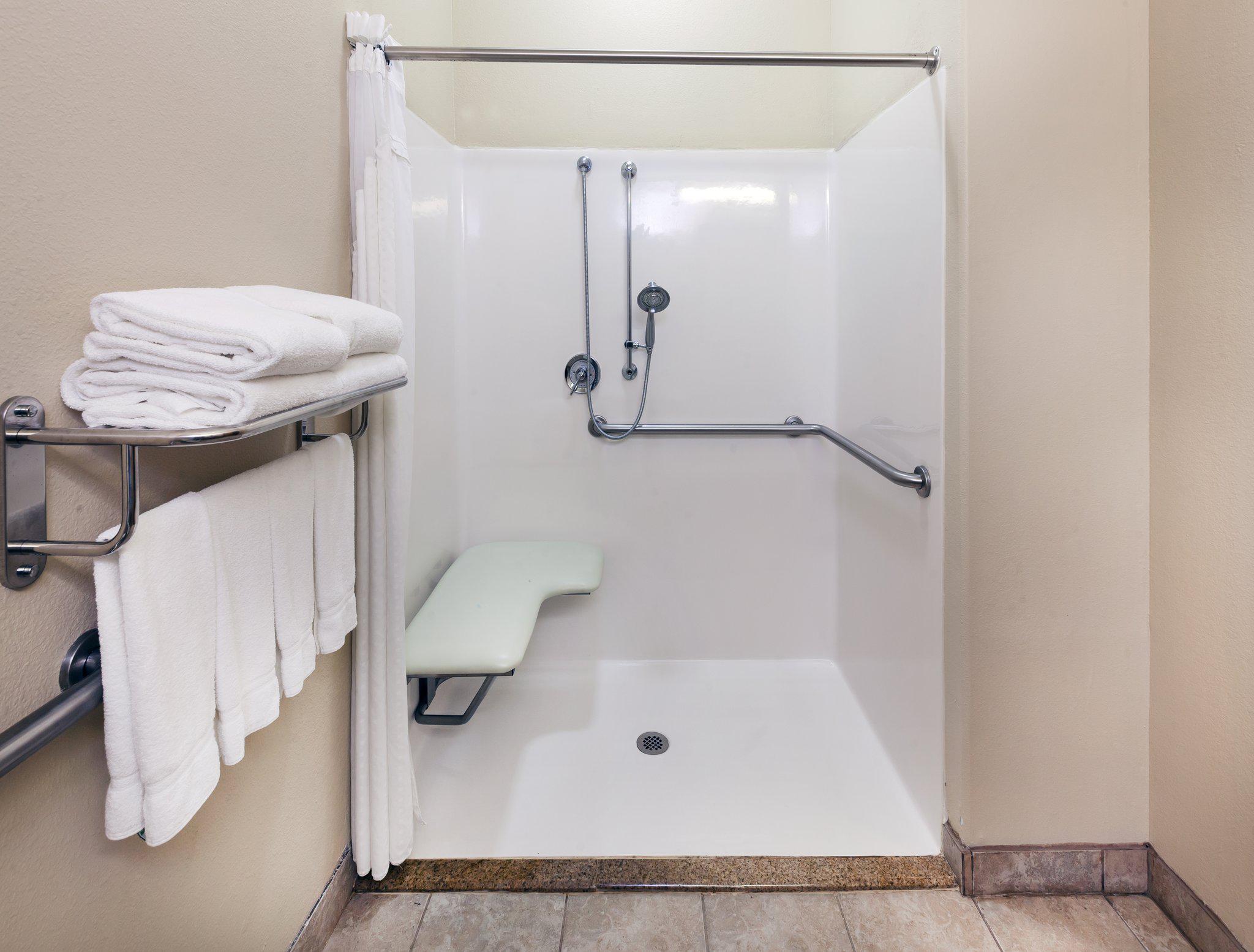 Фото Holiday Inn Express Hotel & Suites Victoria, an Ihg Hotel