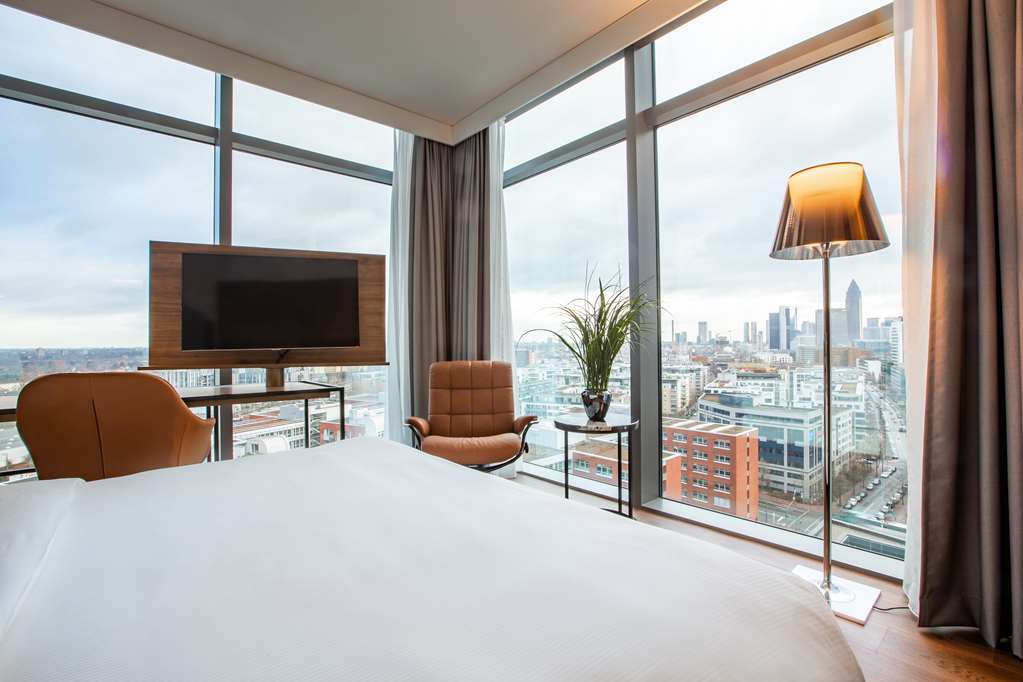 Фото Radisson Blu Hotel, Frankfurt