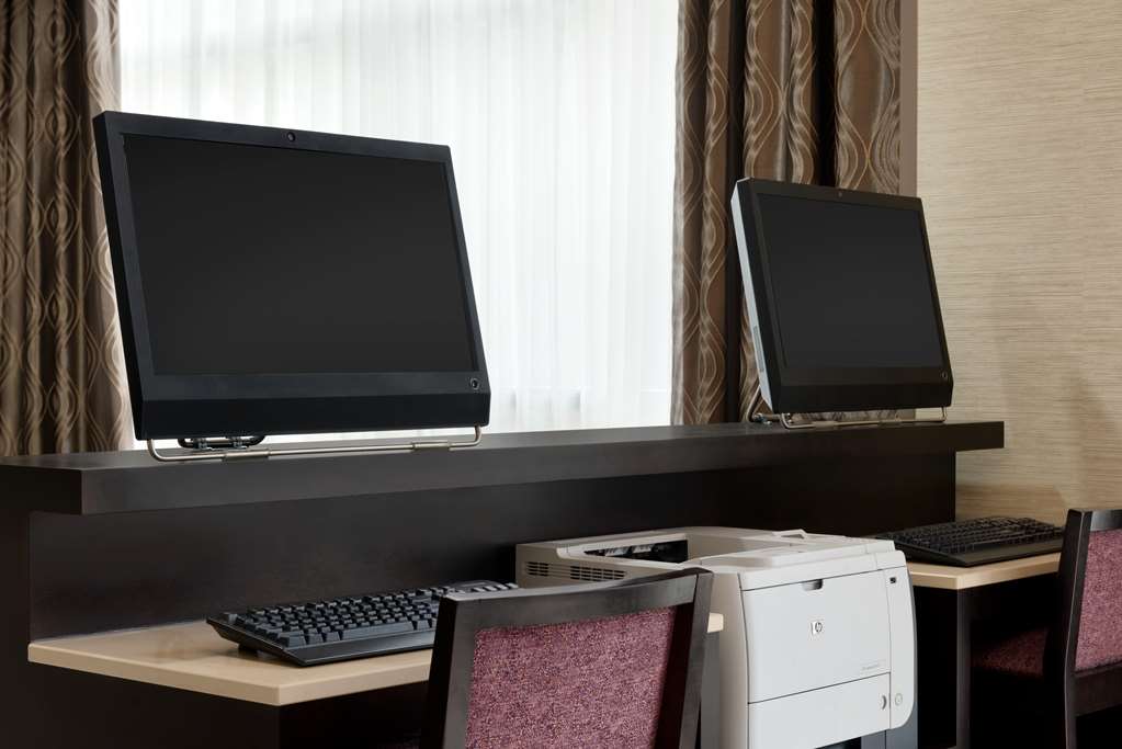 Фото DoubleTree by Hilton Milwaukee - Brookfield