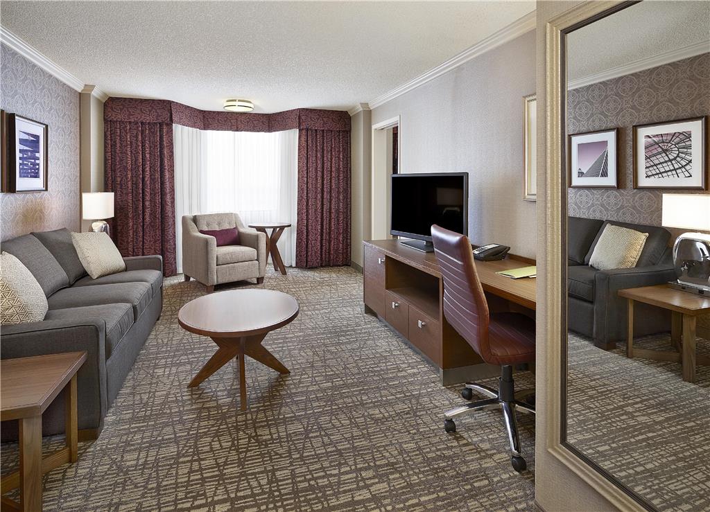 Фото DoubleTree by Hilton West Edmonton