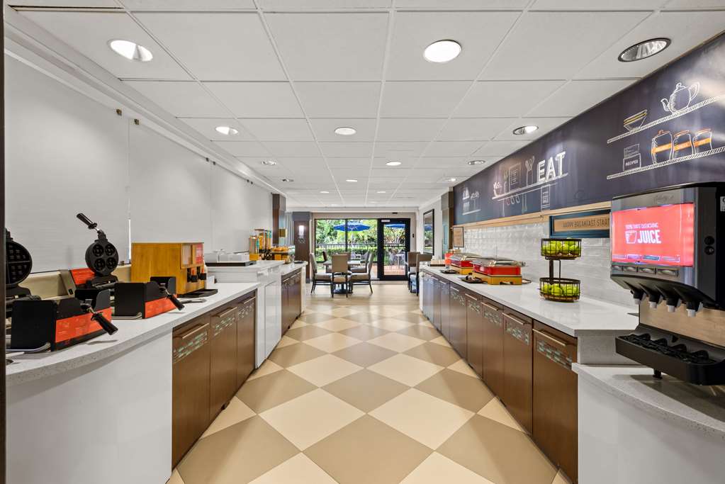 Фото Hampton Inn Miami-Airport West