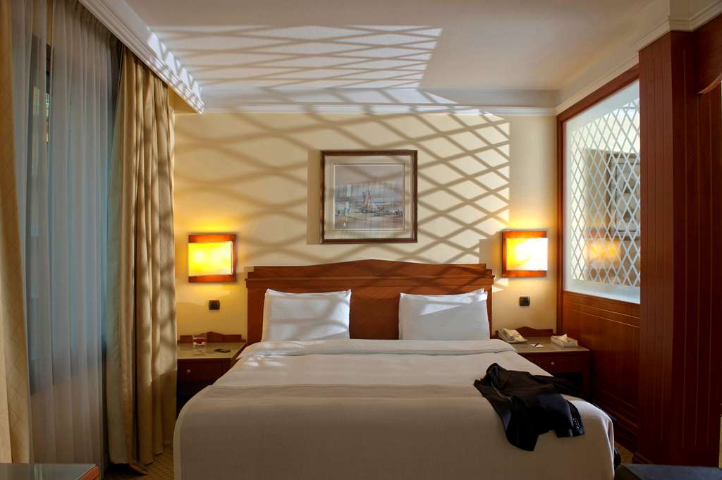 Фото Radisson Blu Martinez Hotel, Beirut