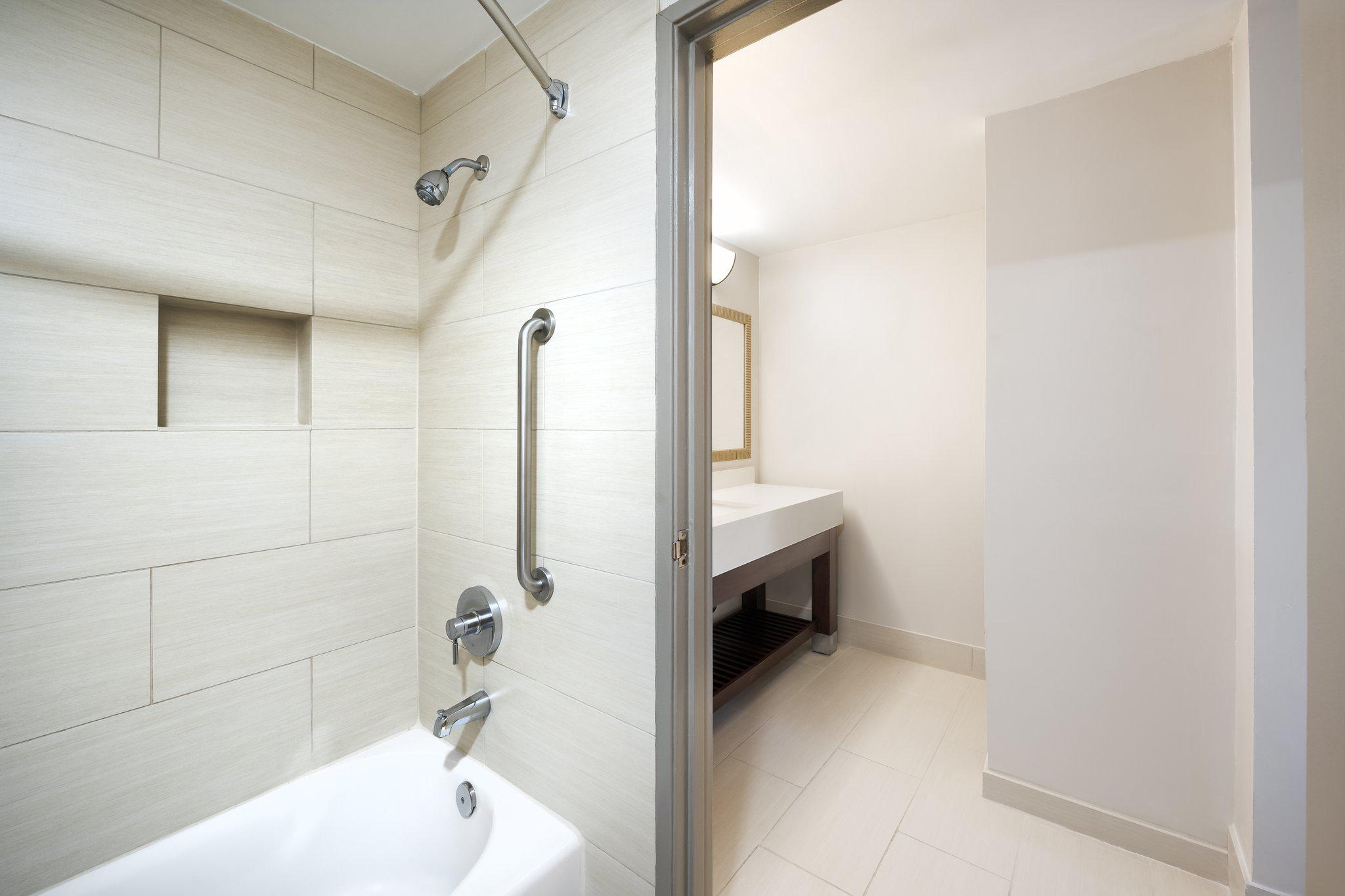 Фото Holiday Inn Express Simi Valley, an Ihg Hotel