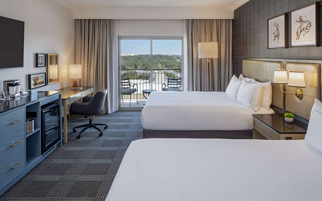 Фото Hilton San Antonio Hill Country