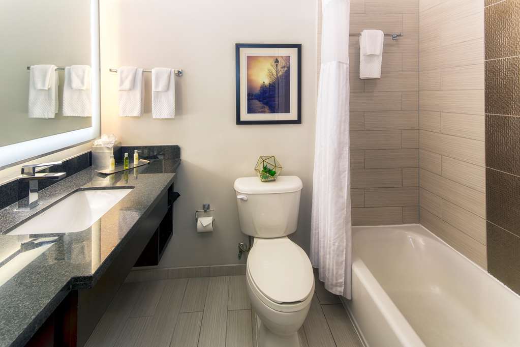 Фото DoubleTree by Hilton Hotel Savannah Historic District