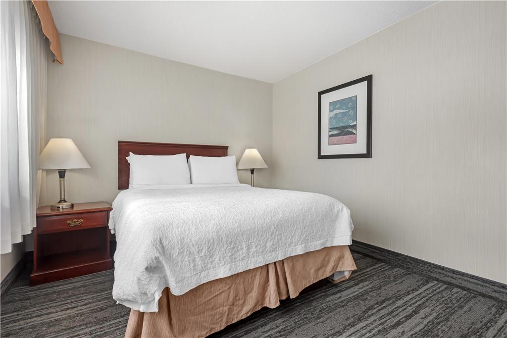 Фото Best Western Plus Suites Downtown