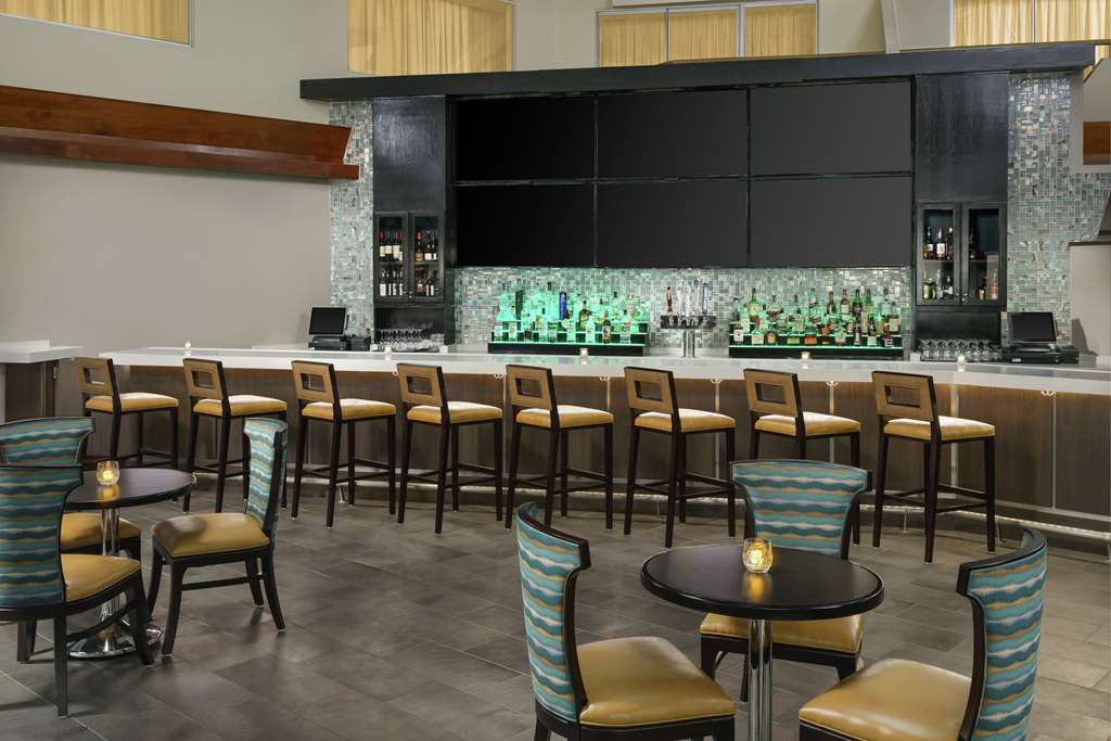 Фото DoubleTree by Hilton Orlando Airport