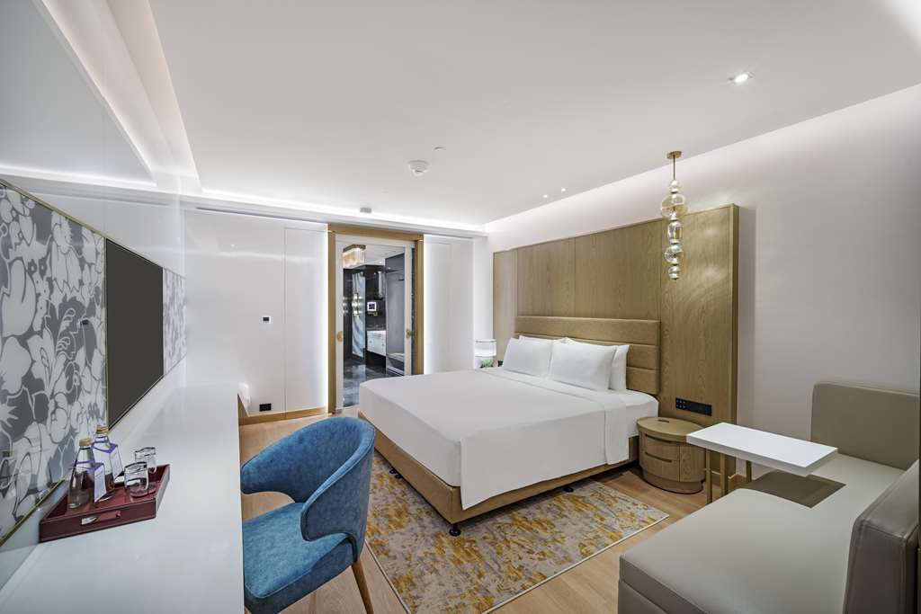 Фото Radisson Blu Hotel & Suites GRT Chennai