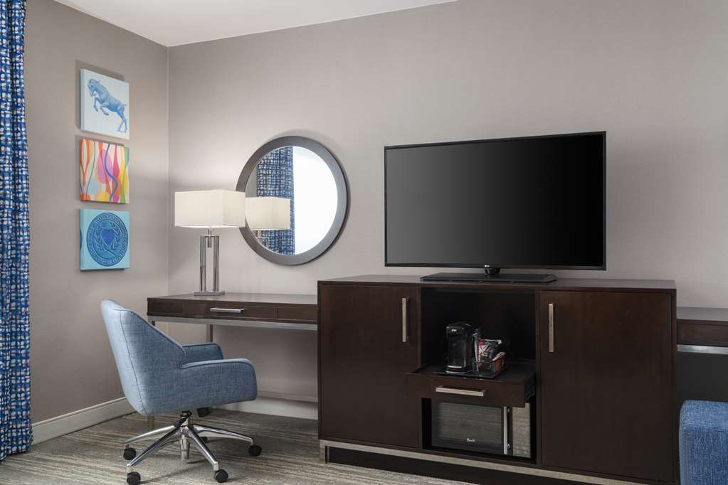 Фото Hampton Inn & Suites Worcester