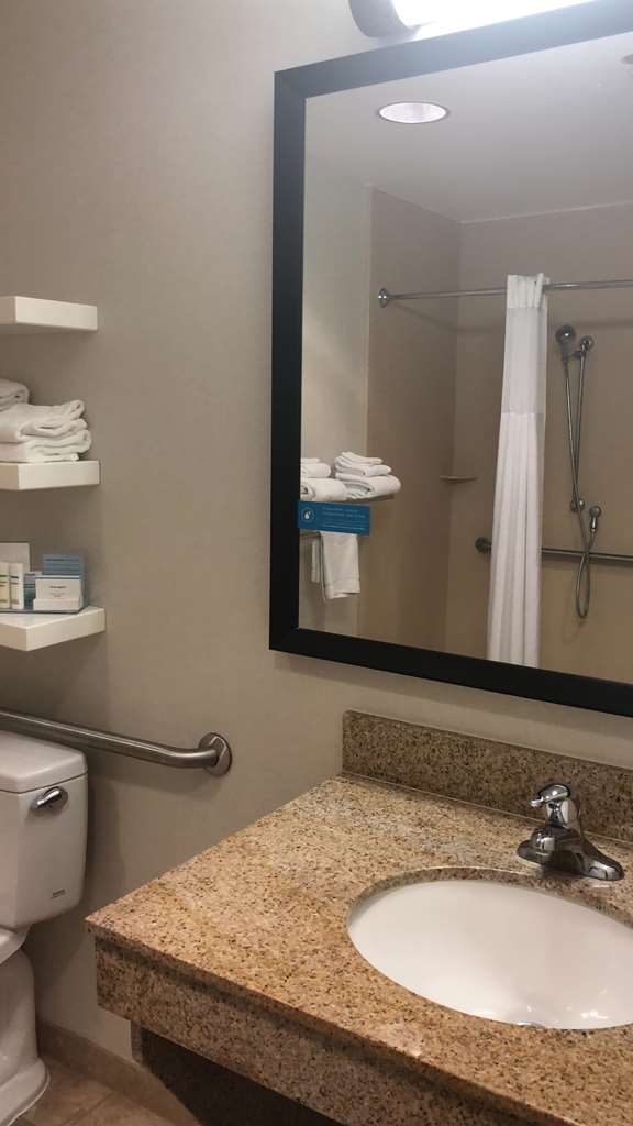 Фото Hampton Inn & Suites Tulare