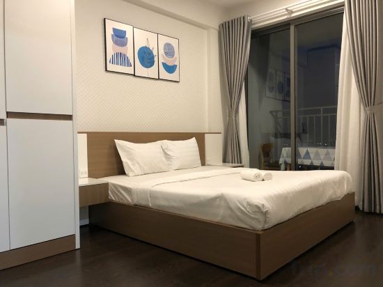 Фото River Gate Deluxe Apartment
