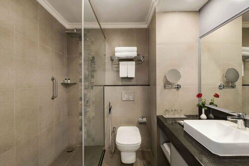 Гостиница Ramada by Wyndham Mussoorie Mall Road в Массури