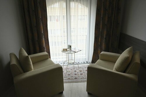 Гостиница The Breeze Hotel в Алпу