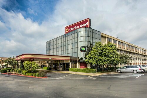 Гостиница Clarion Hotel Broken Arrow - Tulsa в Клерморе