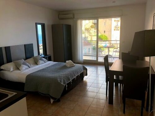 Апартаменты Monaco Sunshine studio, sea view close to MC beach в Бозолее