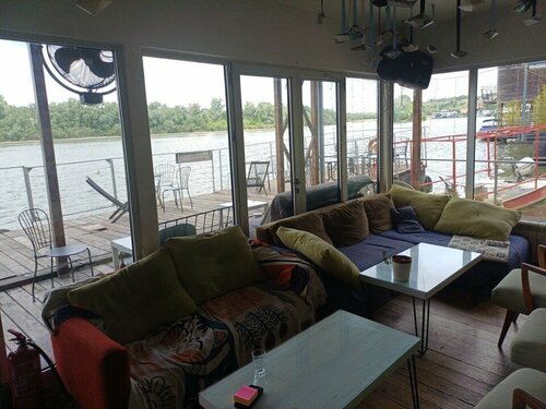 Хостел ArkaBarka Floating Hostel в Белграде