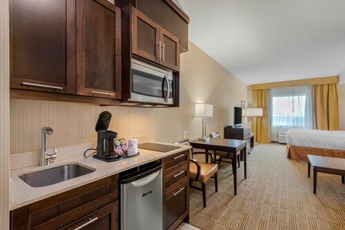 Гостиница Best Western Plus Chateau Fort St. John в Форт-Сент-Джоне