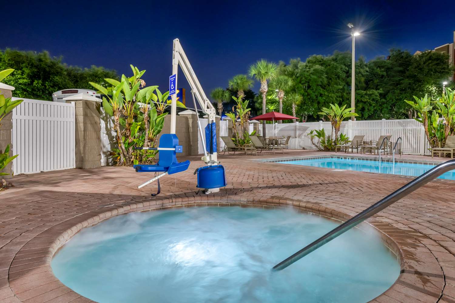 Фото Comfort Suites Near Universal Orlando Resort