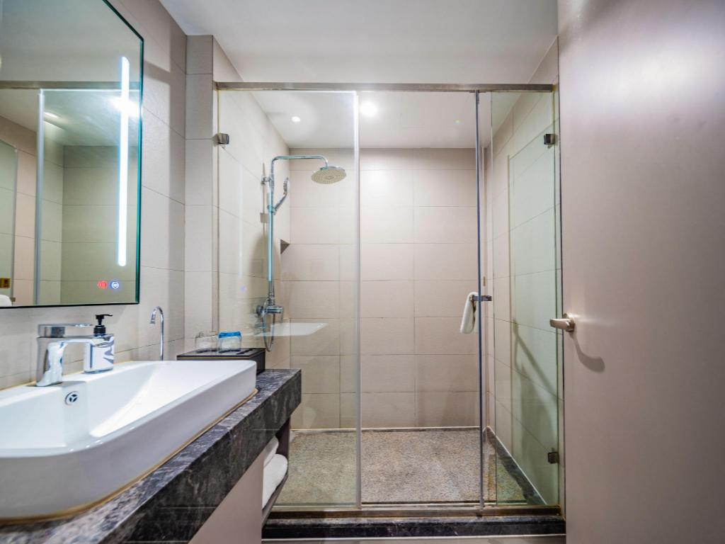 Фото Homeinn Selected Hotel Chengdu Panda Base Zoo Subway Station