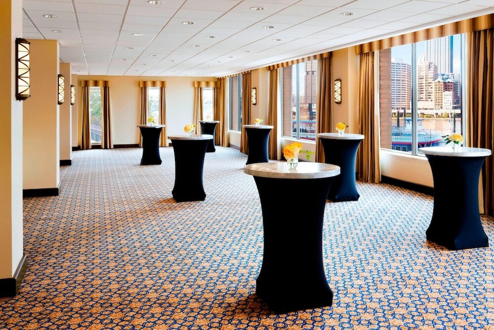Фото Sheraton Pittsburgh Hotel at Station Square