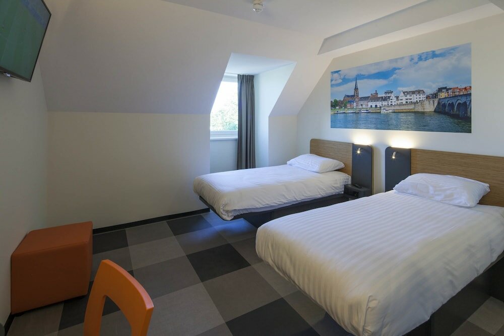 Фото EasyHotel Maastricht City Centre