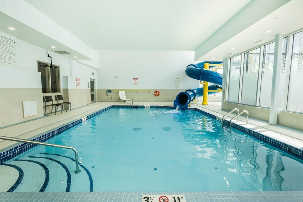 Фото Holiday Inn Express & Suites Edmonton N - St. Albert, an Ihg Hotel