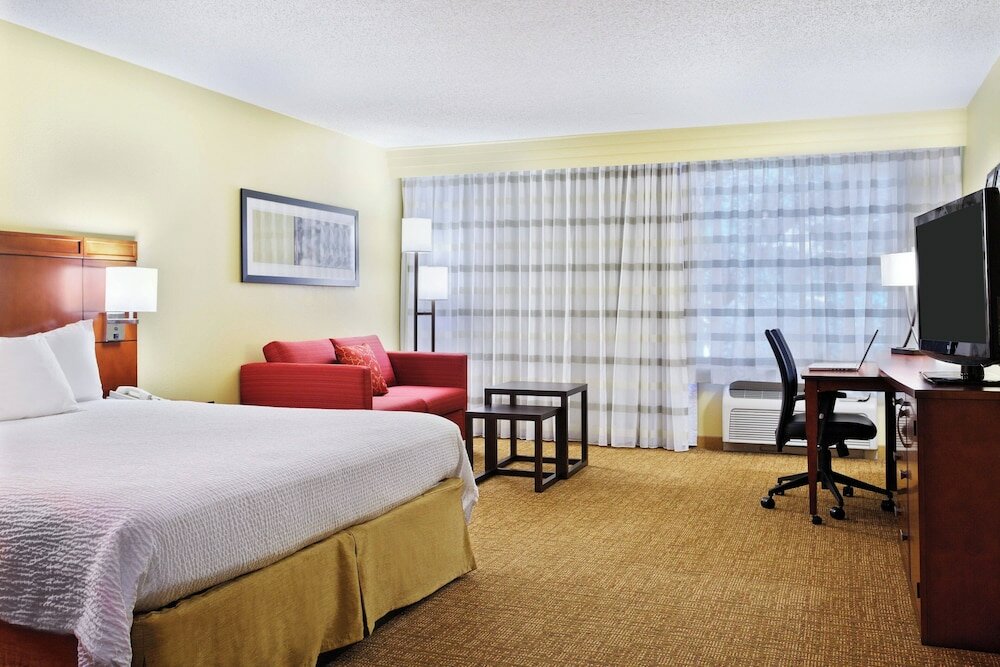 Фото Courtyard by Marriott Houston Brookhollow