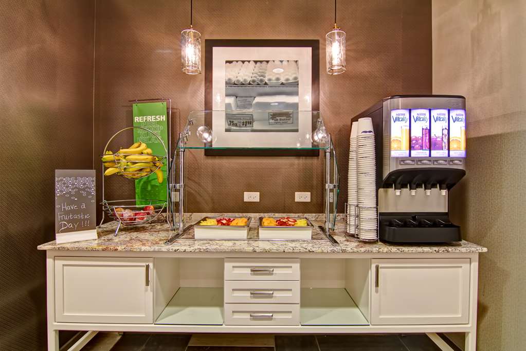 Фото Hampton Inn & Suites Cincinnati-Downtown