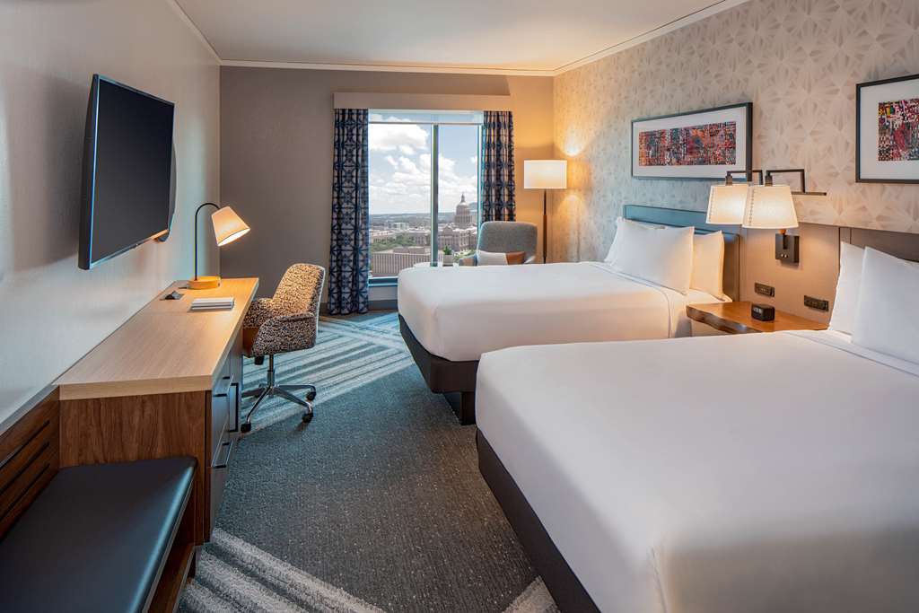 Фото Hilton Garden Inn Austin University Capitol District