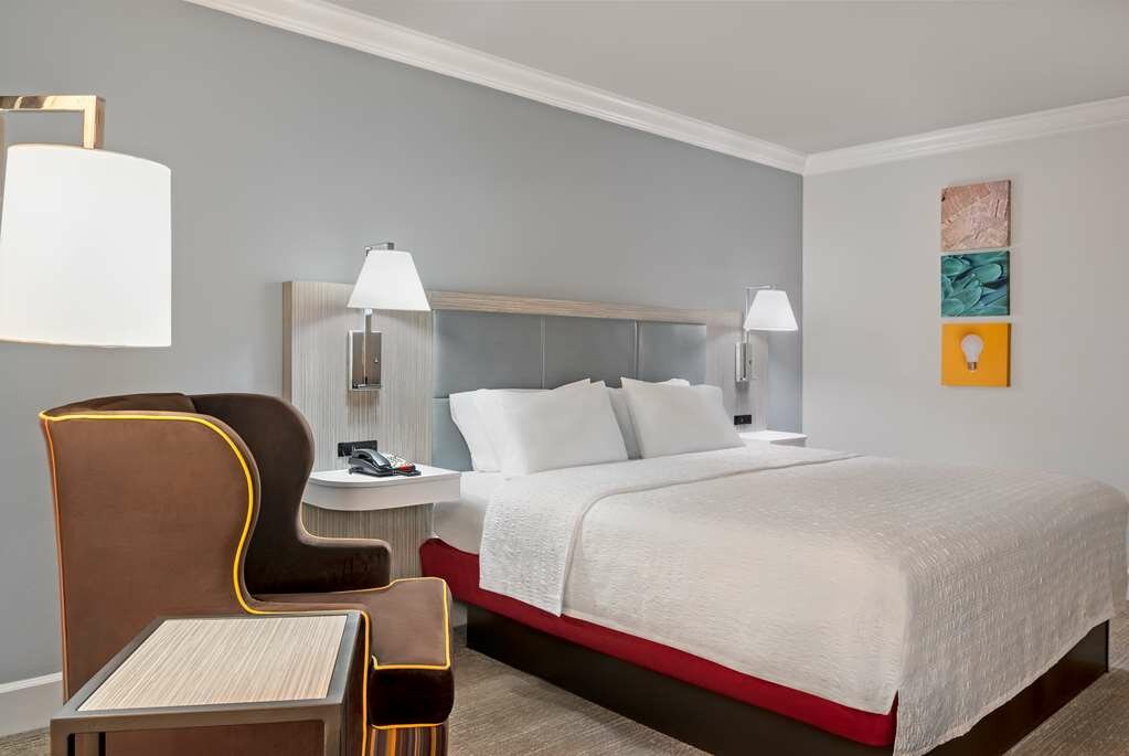 Фото Hampton Inn & Suites Stamford