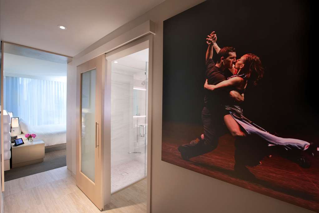 Фото Hall Arts Hotel Dallas, Curio Collection by Hilton
