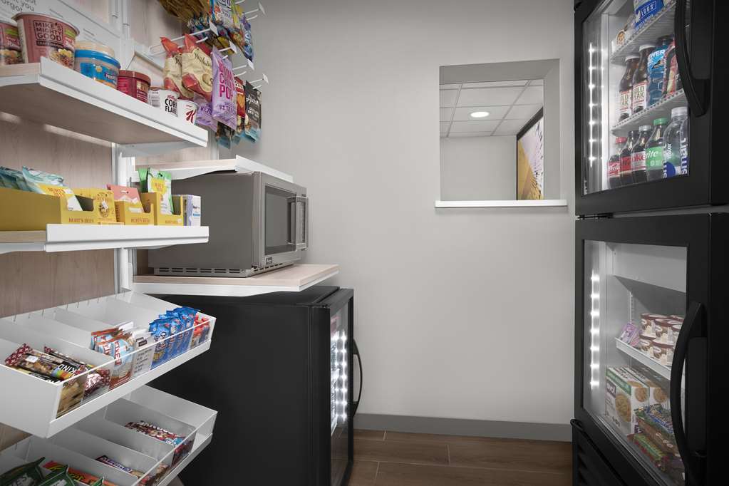 Фото Comfort Inn & Suites Airport