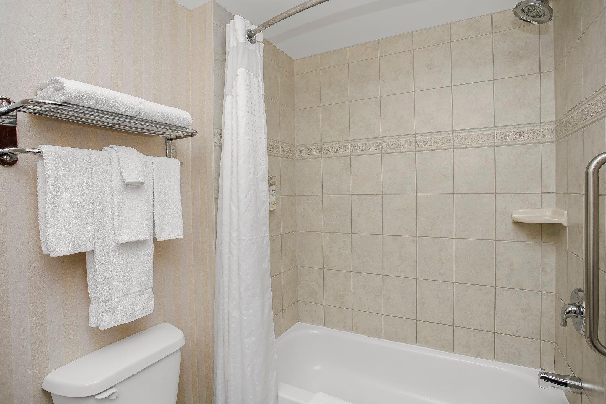 Фото Holiday Inn Express Hotel & Suites Whitecourt, an Ihg Hotel