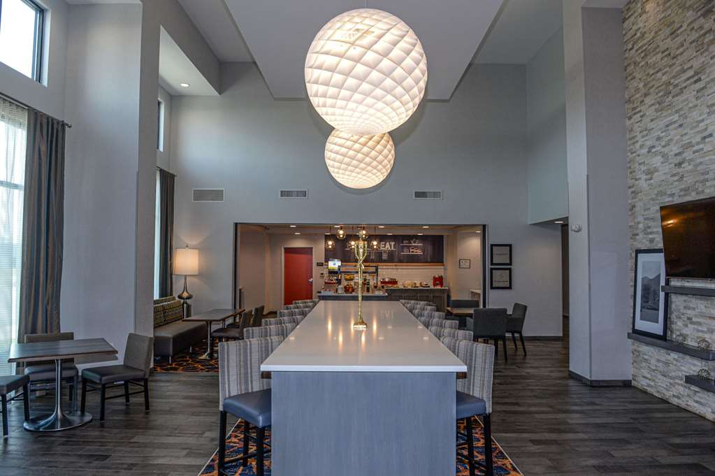 Фото Hampton Inn & Suites Lenoir