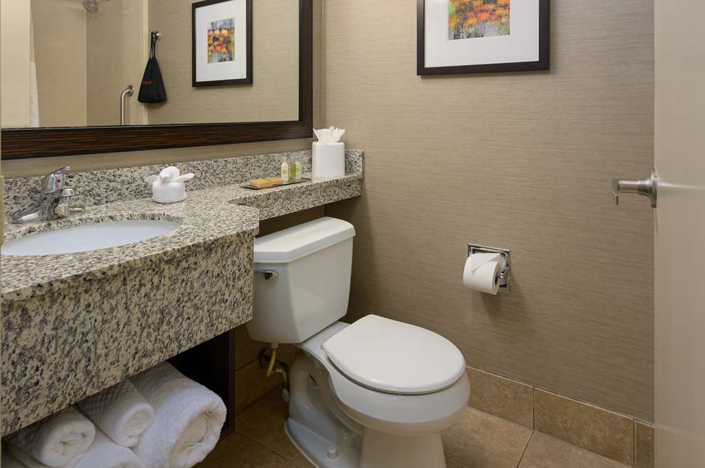 Фото DoubleTree by Hilton Raleigh Midtown, Nc