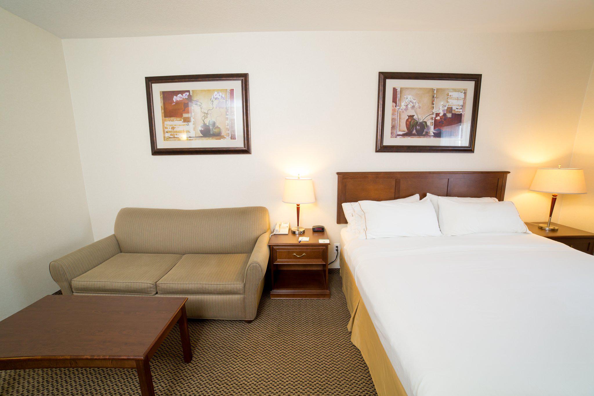 Фото Holiday Inn Express & Suites Drayton Valley