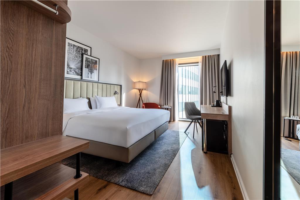 Фото Radisson Hotel Manchester City Centre, A Verified Net Zero Hotel