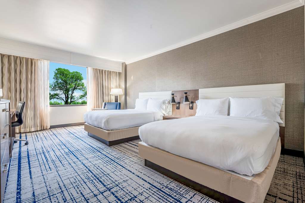 Фото DoubleTree by Hilton South Charlotte Tyvola