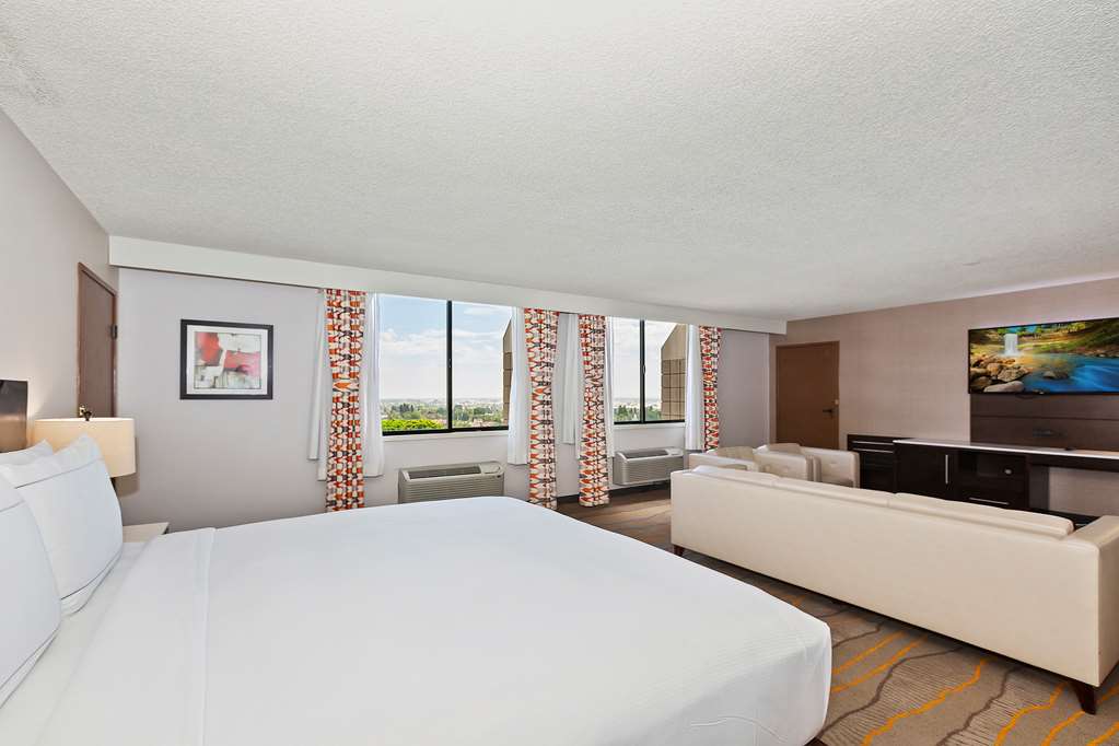 Фото Doubletree by Hilton Whittier Los Angeles