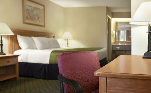 Гостиница Days Inn & Suites by Wyndham Stuttgart в Статгарте