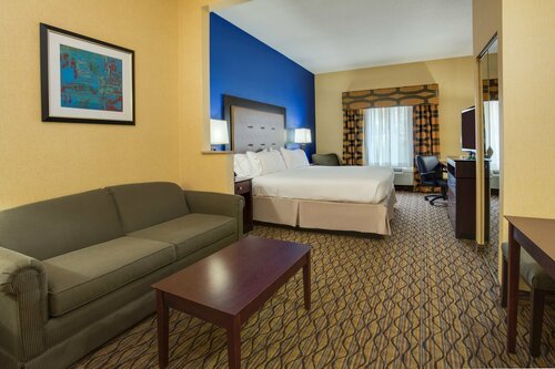 Гостиница Holiday Inn Express & Suites Tower Center New Brunswick в Нью Брансуике