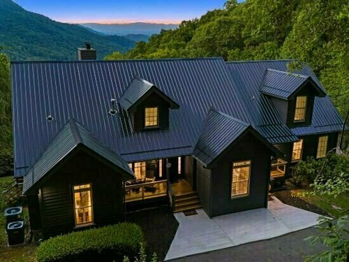Гостиница Breathtaking Mountain Views and Hot Tub - Stunning Mountain Retreat в Версале