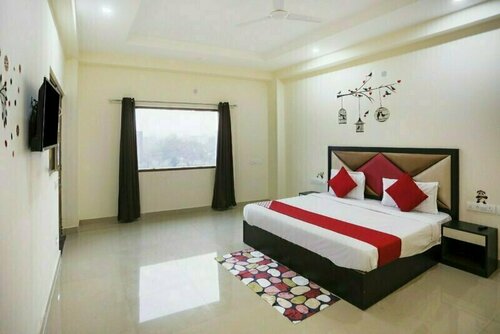 Гостиница Oyo 78247 Crown Inn в Уттар-Прадеш