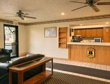 Гостиница Super 8 by Wyndham Canton/Livonia Area в Кантоне